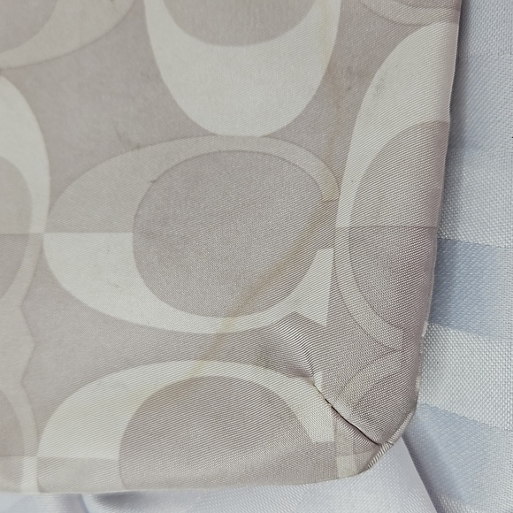 COACH GETAWAY CREME/ GRAY SATEEN SIGNATURE CROSSBODY TRAVEL FILE BAG - Picture 5 of 7